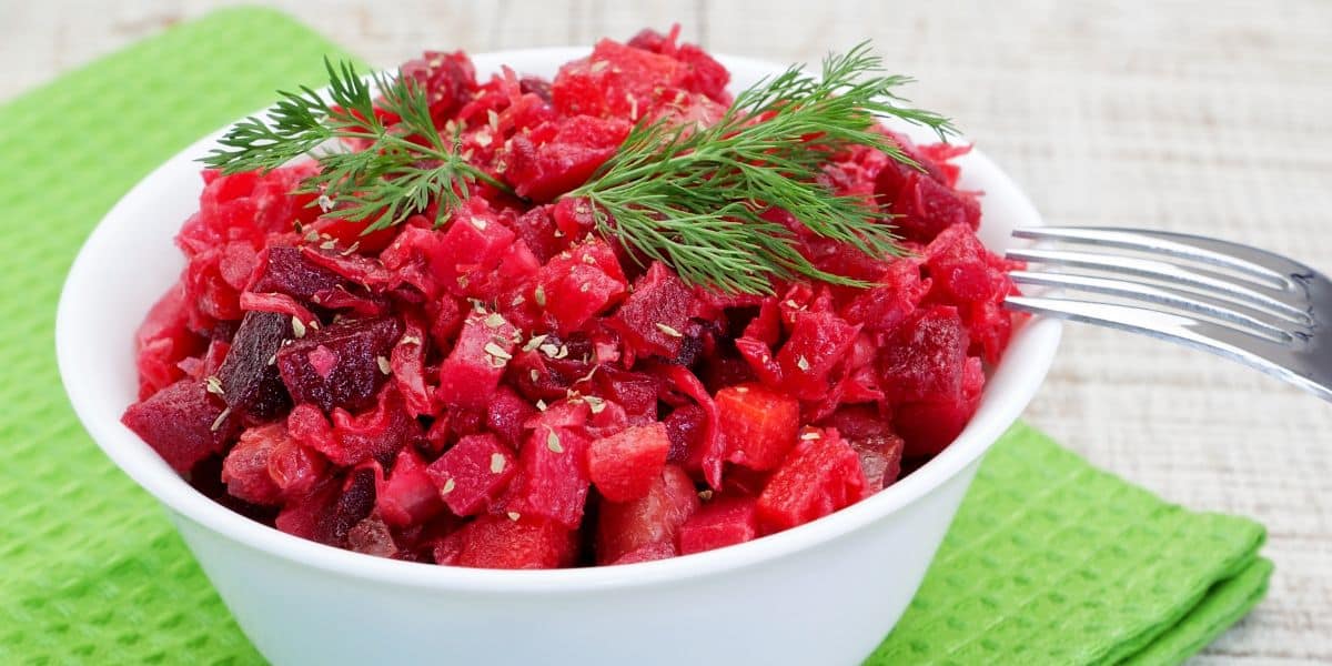 Leia mais sobre o artigo Receita de salada de beterraba cozida fácil de fazer para o almoço da família