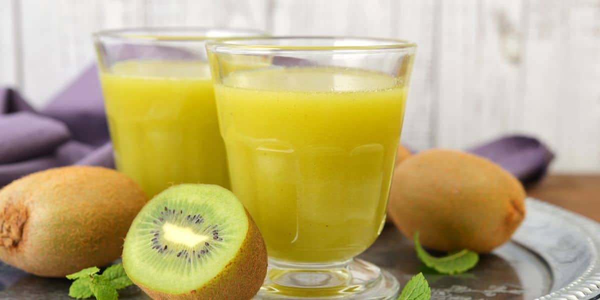 Leia mais sobre o artigo Suco de kiwi com maçã saboroso e refrescante perfeito para qualquer ocasião em família