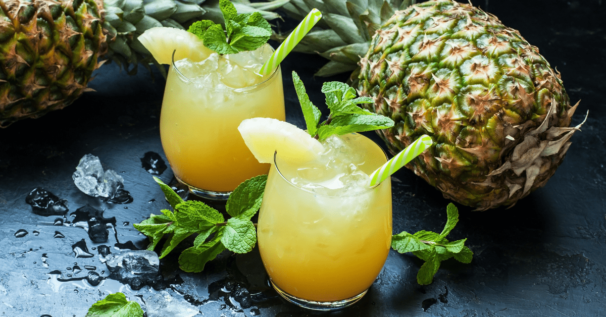 caipirinha de abacaxi o drink tropical mais refrescante do mundo
