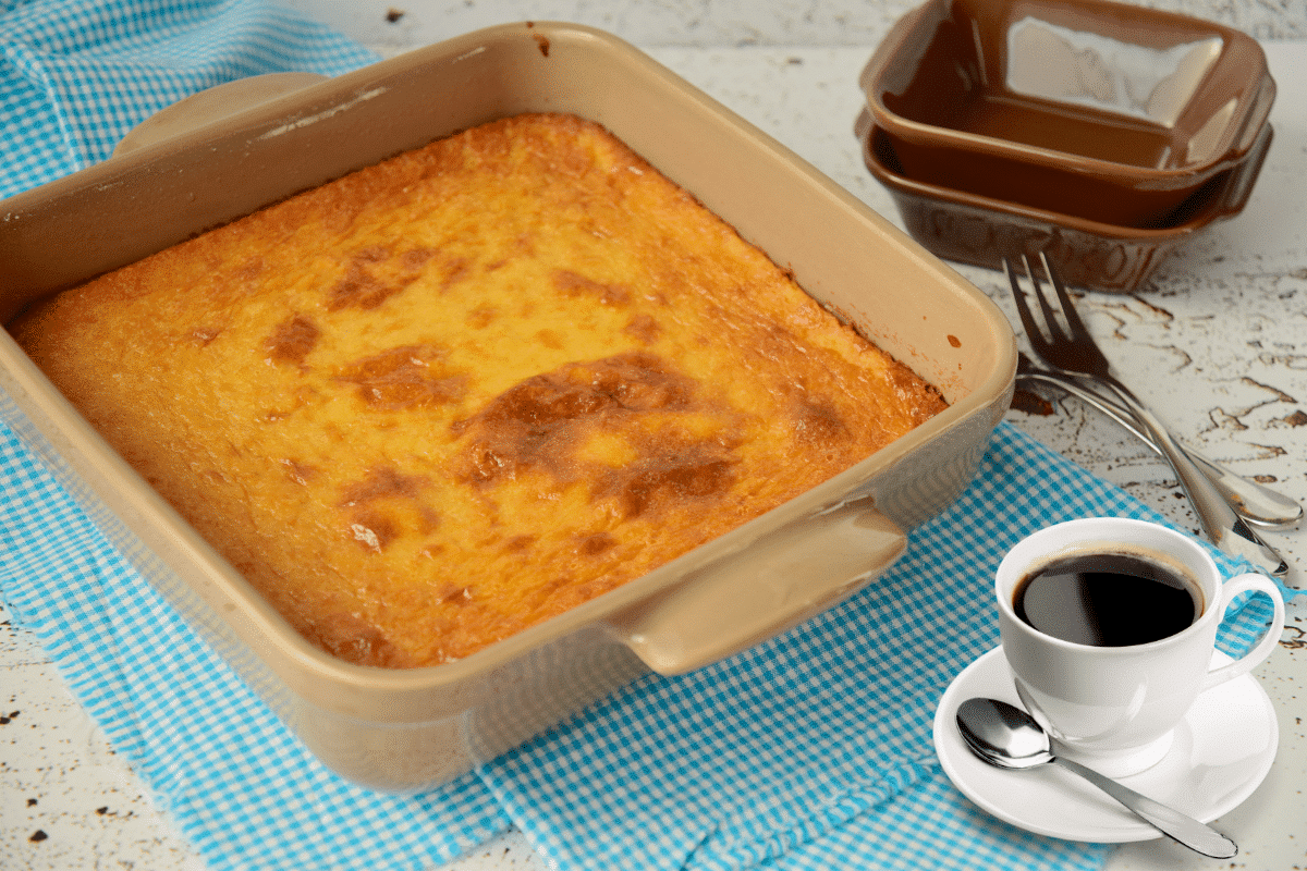 Leia mais sobre o artigo Bolo de mandioca de padaria perfeito para seu café da manhã ou lanche da tarde